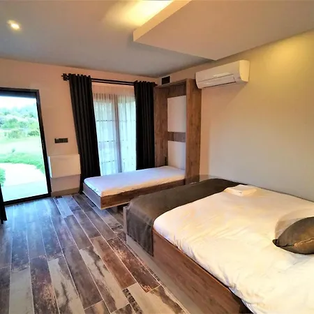 Milyos Hotel